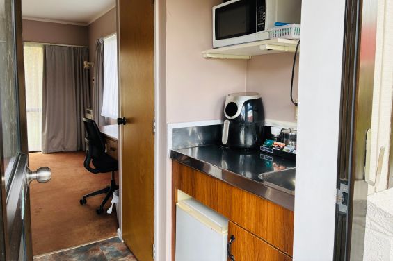 Studio Unit - kitchenette